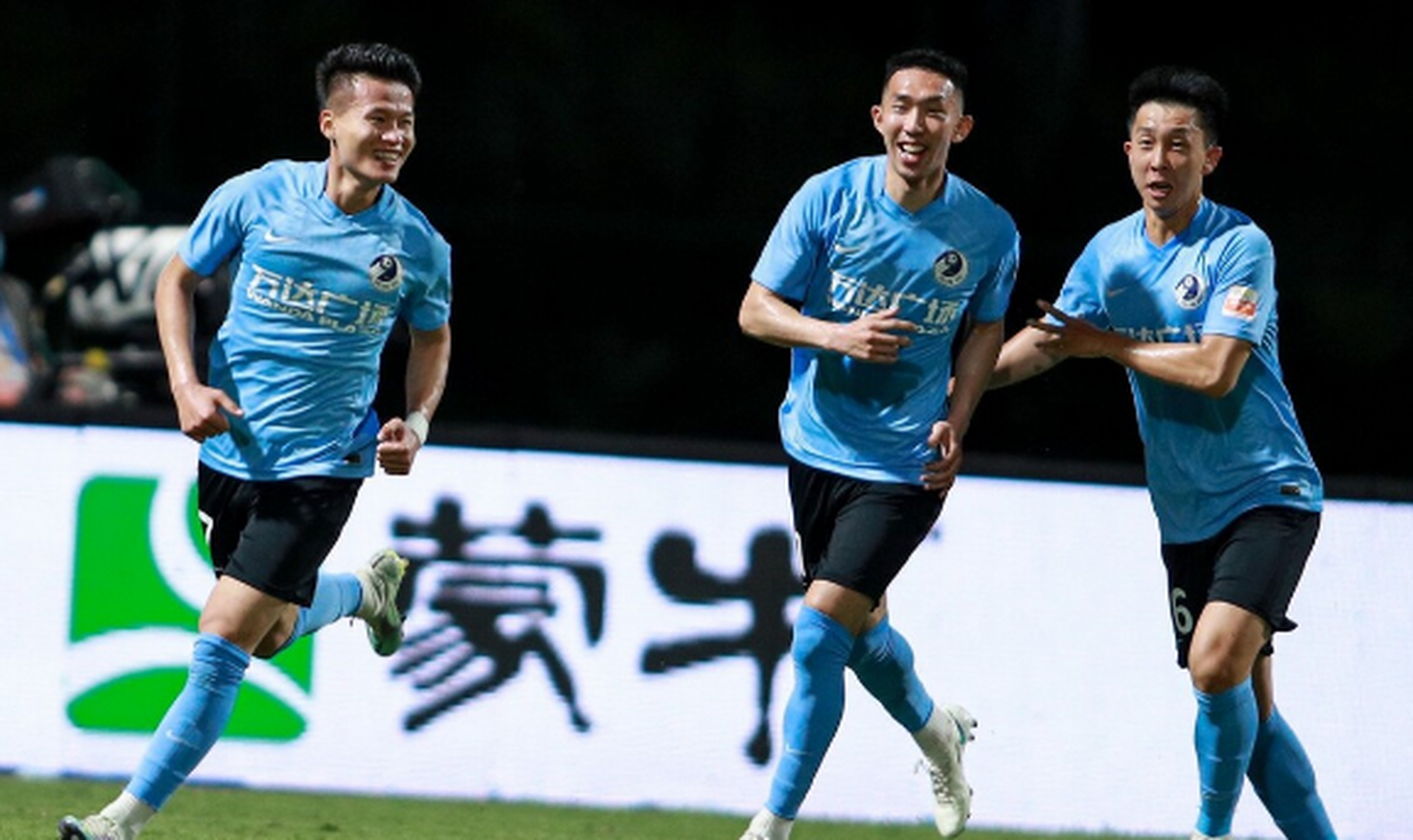 米乐官方网站-包含瓦朗谢纳新任主帅正式上任，球队或迎转机的词条